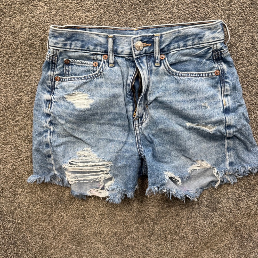 American Eagle 90s Boyfriend Shorts Light Wash Distressed Denim Size 00
